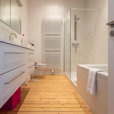 Spacious Belle Epoque House With Free Parking Vakantiehuis *