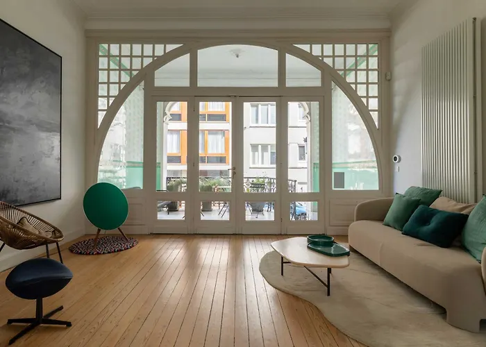 Spacious Belle Epoque House With Free Parking Ferienhaus