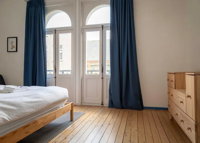 Ferienhaus Spacious Belle Epoque House With Free Parking *